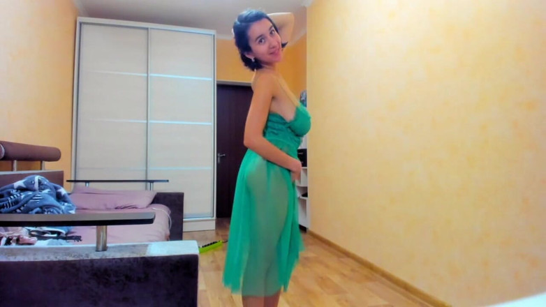 myla_angel: Quente Myla Angel em um vestido verde transparente!