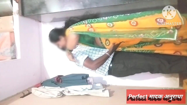 Hemant: असली जोड़े का हॉट और कामुक सेक्स। उसकी स्वादिष्ट चूत को तब तक चाटना जब तक वह वीर्य नहीं छोड़ देती