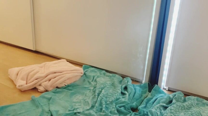 Elijahanal: Mladý chlapec obrovský dildo anál