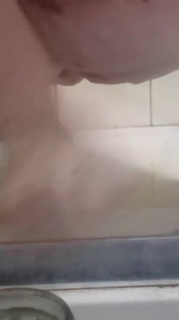Orgasmo sotto la doccia