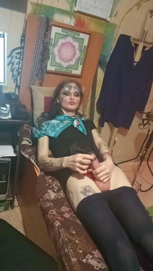 Rainbowdracat: Sweet shemale jerking