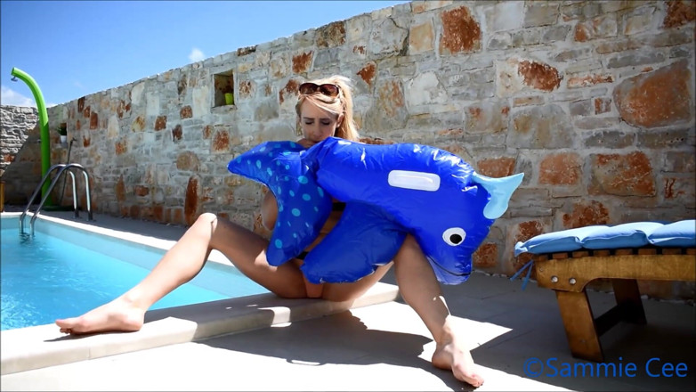 Sammie Cee: Fetiche inflable - inflándose y follando