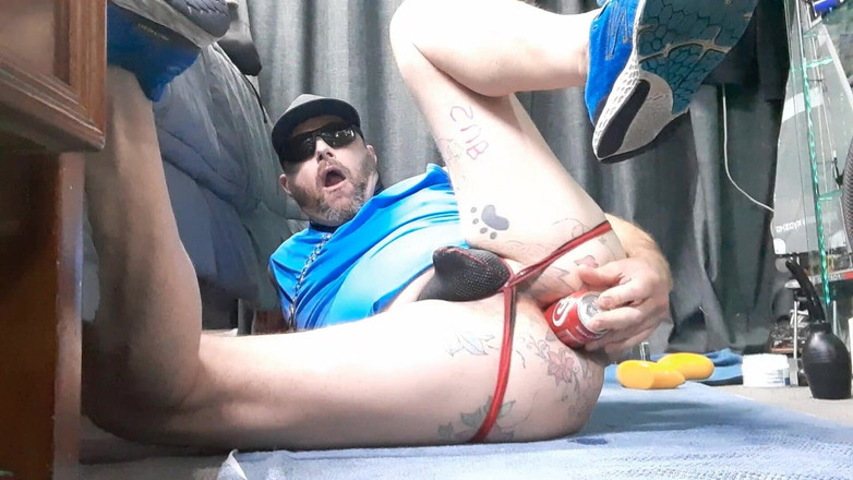 Ryan743: ゲイのアナル・キンキー・ウェブスラットがソーダ缶を肛門に挿入