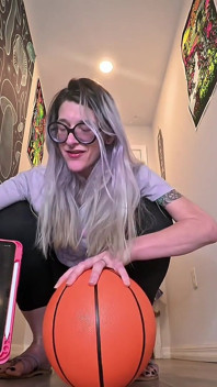 6'7 Tall Goddess One-handed Basketball Hold Challenge How Long Can These Huge Hands Dominate?
