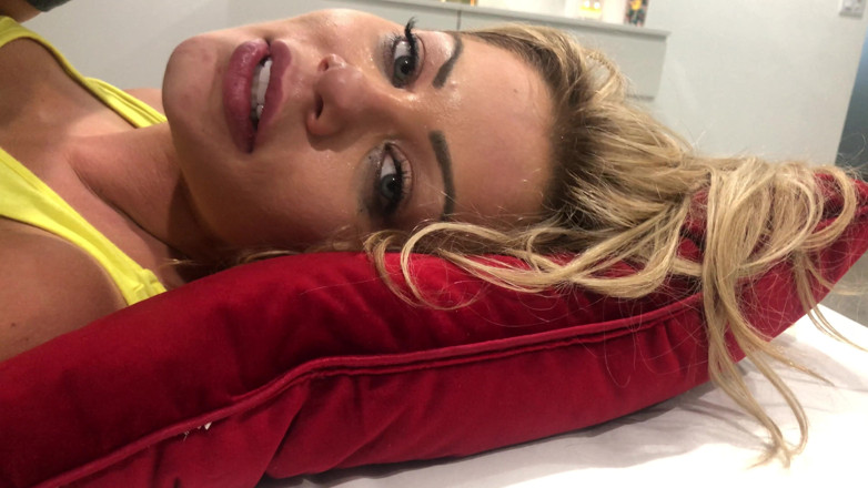The Keiran Lee: Jonge blonde Riley Steele wordt ruw geneukt en klaarkomen in...