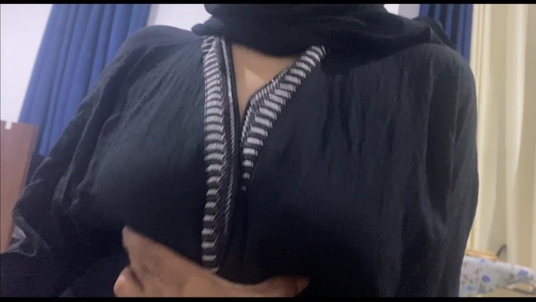 Arabicqueen: 혼자 눌렀을 때 따먹히는 아랍 파키스탄 거유녀
