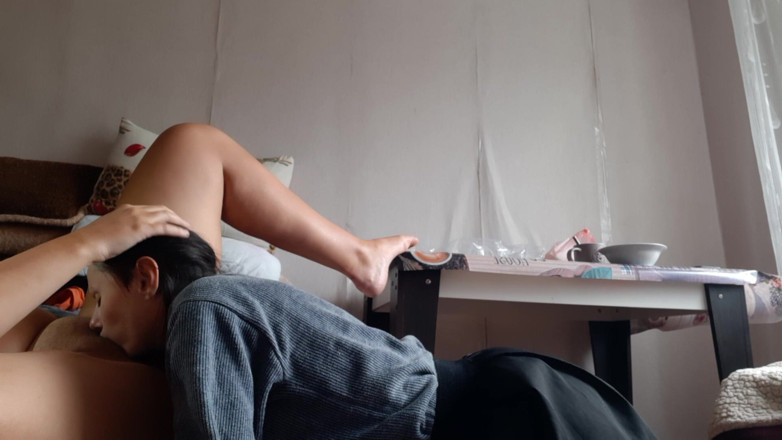 Lesbian-illusion: Kız arkadaşım amımı emerken, öperken ve yalarken kafa masajı yapıyorum