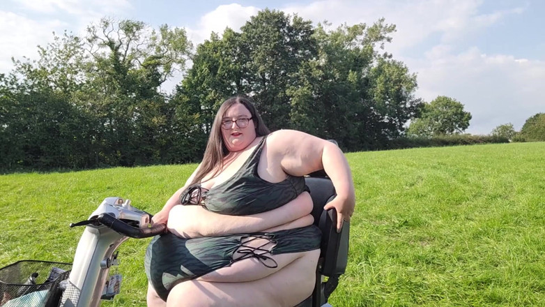 SSBBWLadyBrads: Riding my new mobility scooter