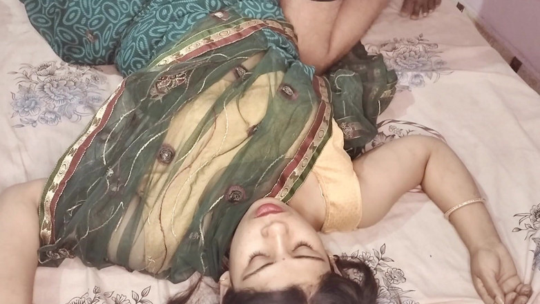 Sexy Girlfriend Girl: Tight Pussy Desi Bhabhi in Saree Fucked Hard by Devar...