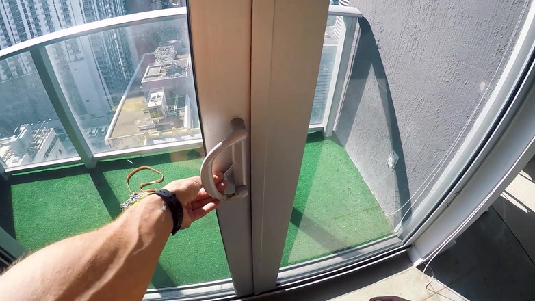 Chokobanana: Vklouzl jsem do bytu, abych mě ukradl, ale našel jsem...