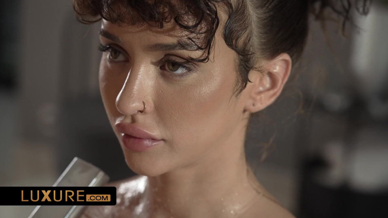 Luxure: Trio brunetek