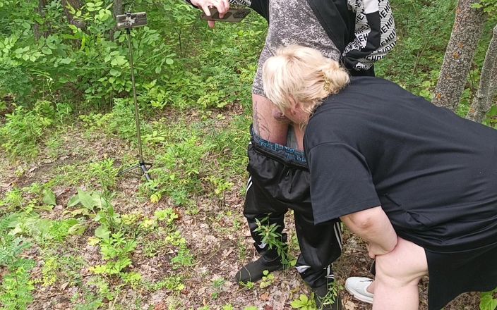 Zona901: Un prieten îmi suge pula într-un parc și înghite spermă fierbinte
