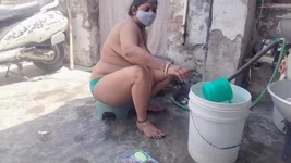 Indian Bhabhi's Hot Video While Bathing