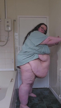 Belly Play in the Bathroom with SSBBW Goddess