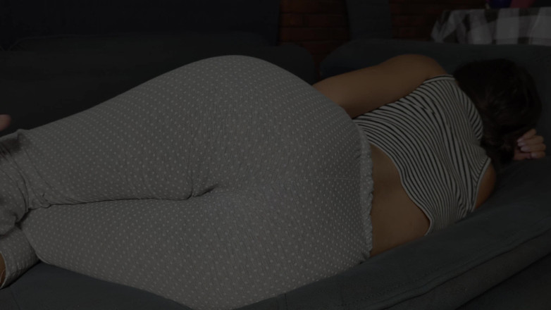 Nipple Stock: Мачеха позволяет мне трахать ее тугую киску после того, как ее киска мокреет под ее пижамой 4K