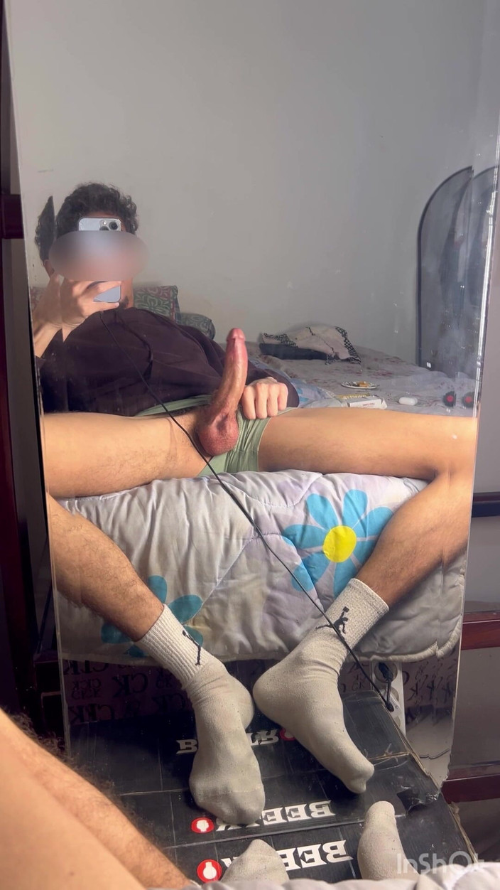 ARAB HUNG TWINK: Un fan mi-a cerut să ejaculez pentru el ținându-mi coaiele mari