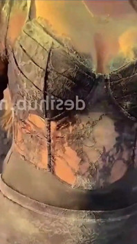 Beuatiful Bhabhi Sex with a Delevery Boy at Roadside
