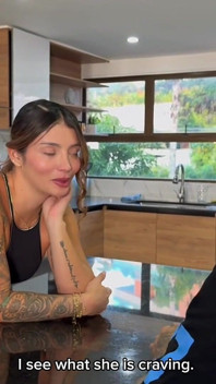 La sorella di mia moglie è pazza! Vuole fare sesso anale dopo aver sentito scopare mia moglie ed io ieri di notte - MILF