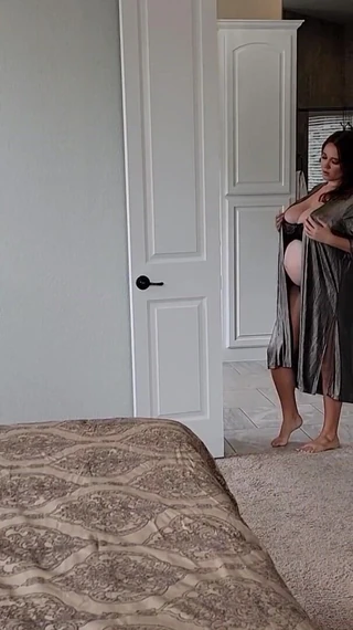 Annabelle Rogers: Sensual Pregnant Video Just Posted to Vip Fanclub
