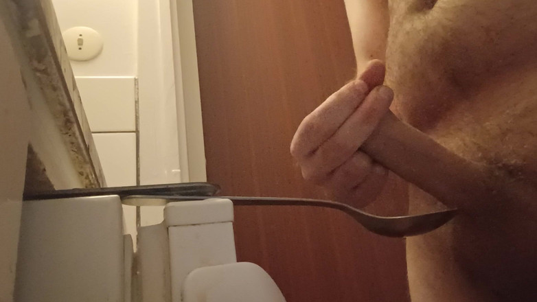 Ed Eden: Ejaculând pe Spoon