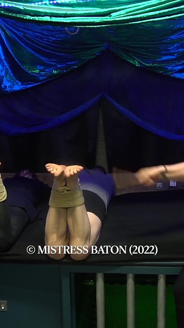 Double Bondage & Bastinado (Strafkamer) Double Bondage & Bastinado (Strafkamer)