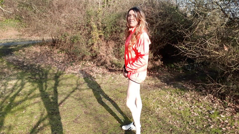 The Midnight Minx: Crossdresser memakai sukan bermalam