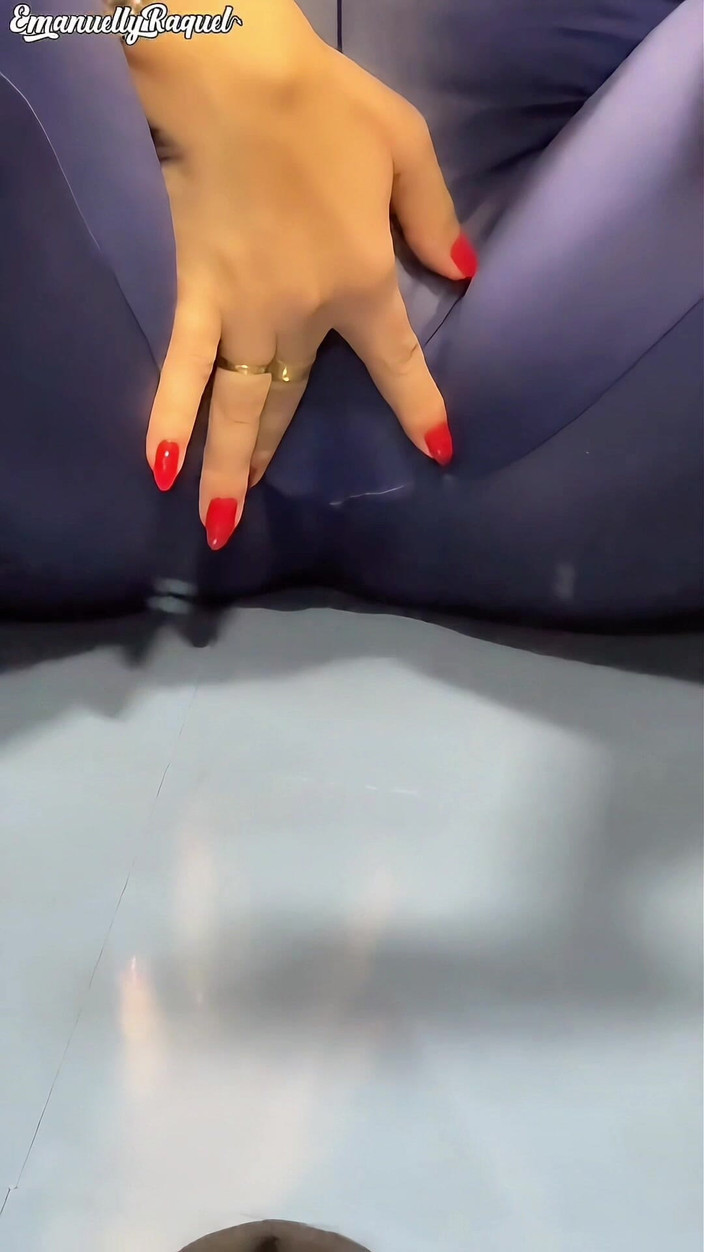 Emanuelly Raquel: 金曜日フェチセクシーな足ジムガール