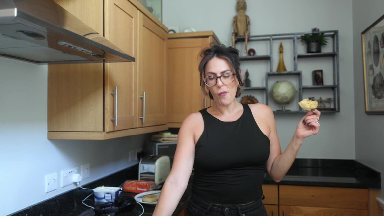 Countess diamond: Die verschwitzten achselhöhlen deines domme-mitbewohners