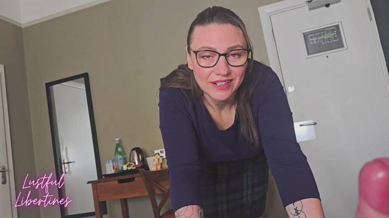 Lustful Libertines: Managerul hotelului m-a umilit, apoi mi-a distrus orgasmul