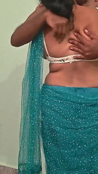 Sexy Bhabhi in Transparent Saree Showing Hot Navel