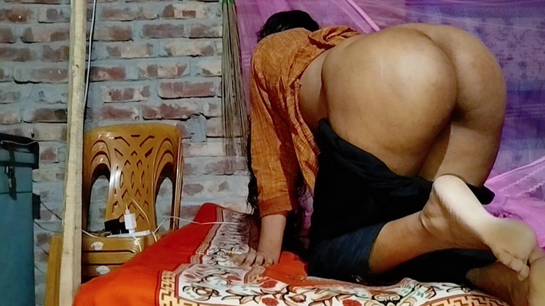Deshi women: Дезі сільська дівчина tasneem перший раз болючий секс в позі раком