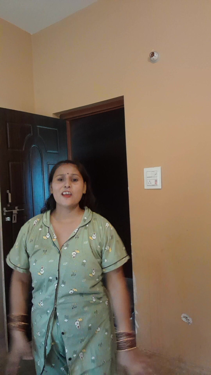 Puja555: Desi dívka tančí na posteli