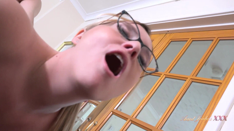 Aunt Judy's XXX: AuntJudysXXX - Charlie Rae, Prof Britannique À Forte Poitrine, Se Tape Son Élève...