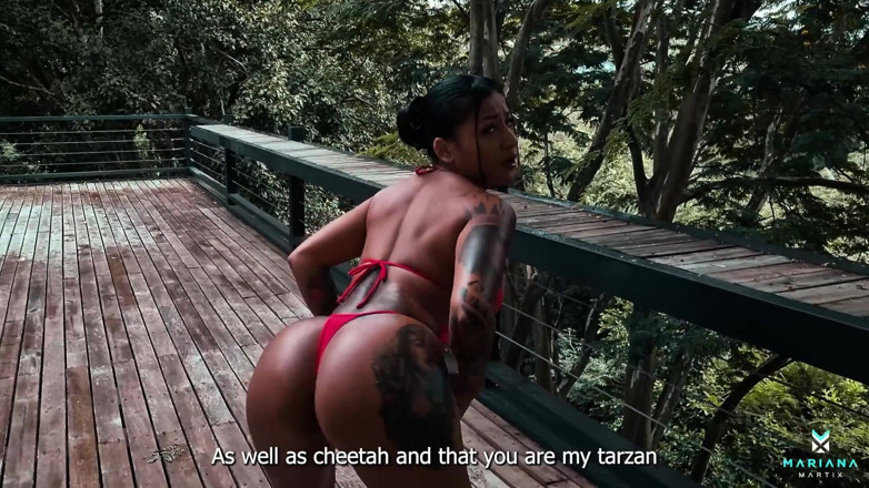 Mariana Martix: Je me masturbe dans un arbre - Mariana Martix