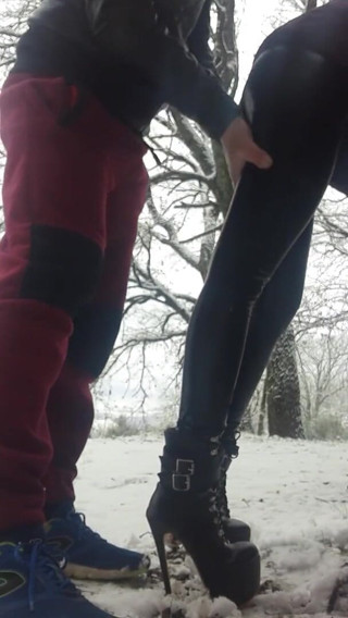 LauraOnHeels: Laura On Heels modelo 2021 vídeo de pé fodendo entre a...