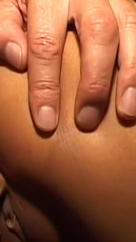 Olgun orta yaşlı seksi kadın derin oyuncak oyunu için geniş açıyor
