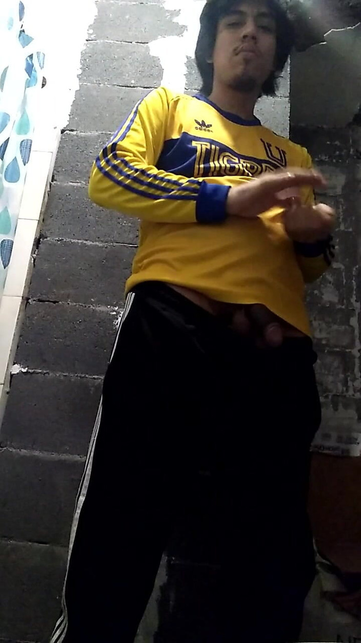AlexAlejandro13: Non riuscivo più a trattenerlo quando facevo la pipì
