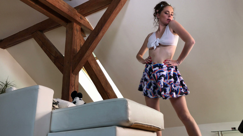 Leon Lambert Girls Twerk Parties CFNM: instagram garl Lola bare aur majboot ventiletar ke saamne paintij...