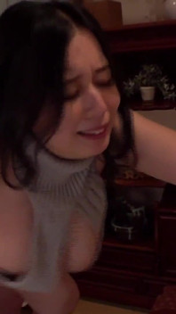 시오리 츠카다 - 처녀 대학생과 모든 종류의 문제에 대한 상담실에서 시오리에 둡니다