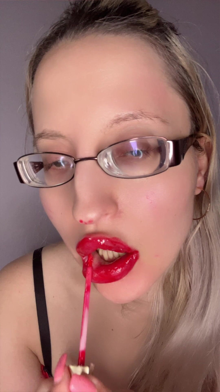 FinDom Goaldigger: Margine pentru buzele mele mari