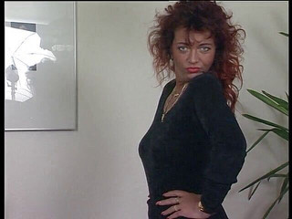 Lucky Cooch: Blonďatá děvka v punčochách má olízanou chlupatou kundičku