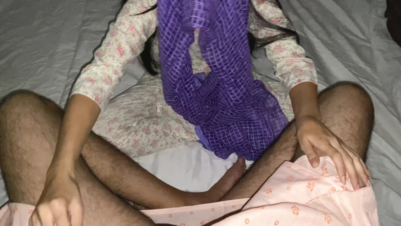 Desifilmy45: Punjabi madrasta ficou nua em frente de um dhongi baba...