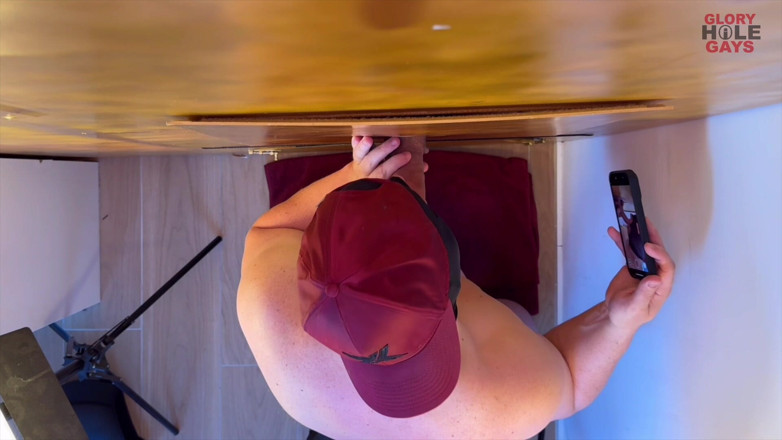 GLORYHOLEGAYS: Xl 深深的Ium嘴巴在Gloryhole。