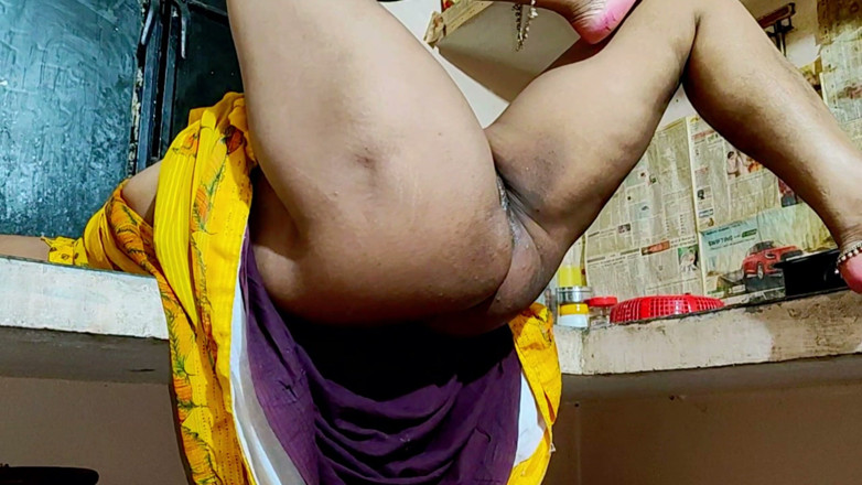 Annubhabhi4: Desi moglie scopa