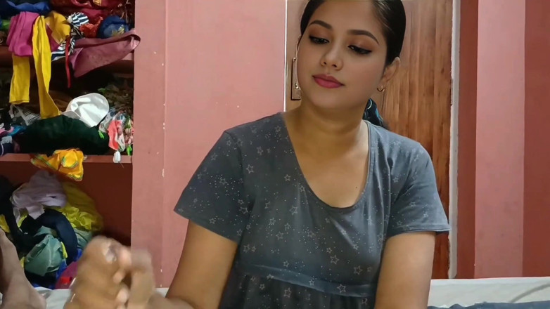 Desisexqueen: Bini Cantik India Menenangkan Suami Yang Marah Dengan Urutan