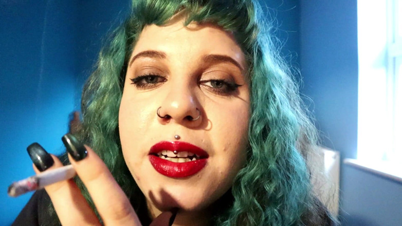 Goddess Kinx: Asmr șoptit fumat tachinare: stroke pentru țâțele mele și spermă când am stinge