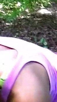 Floresta garrafa estica escancara madura buceta pingando molhada