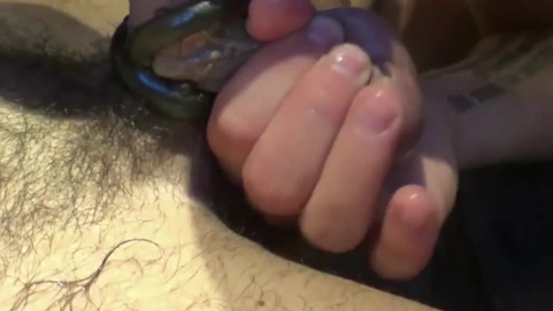Sneaker gay: Mięsień zerżnięty przez trampka w Paryżu