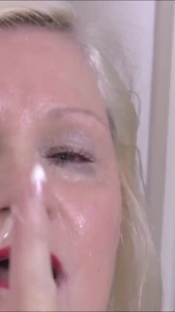 Lacey starr trong màn thổi kèn