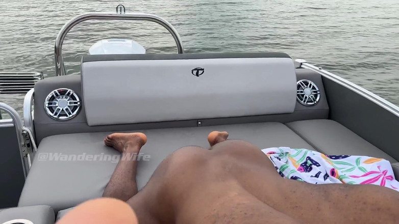 Dem heavy hittas: Lodí s velkým černým pérem